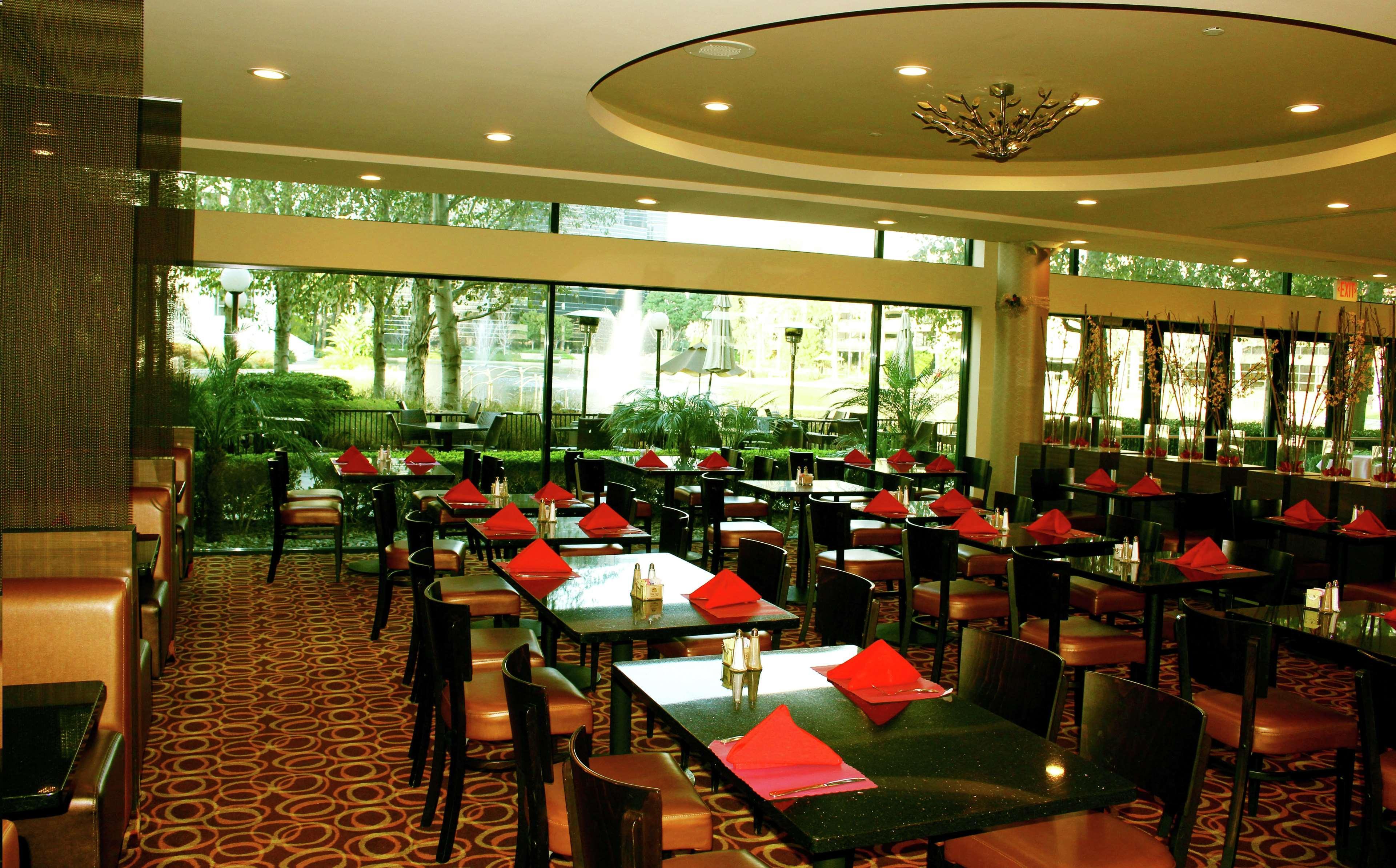 Doubletree By Hilton Orange County Airport Hotel Santa Ana Exterior photo